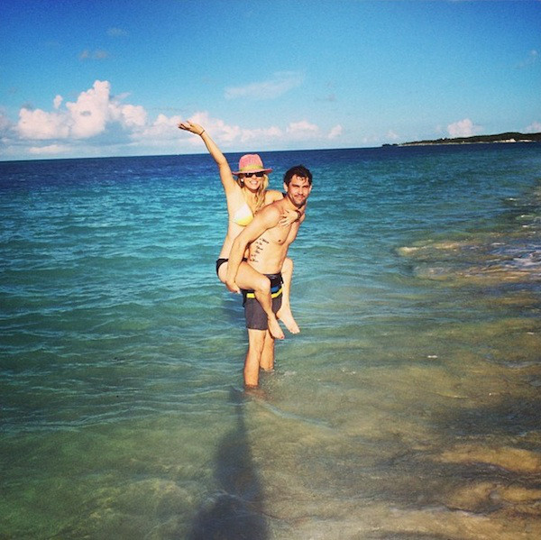 Kaley Cuoco curte ferias com o noivo Ryan Sweeting Kaley Cuoco curte ferias com o noivo Ryan Sweeting